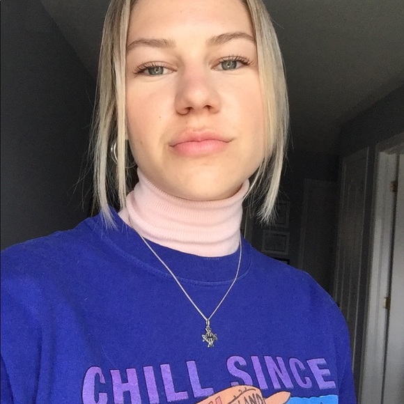 Meet your Posher, Olivia - Picture 1 of 1